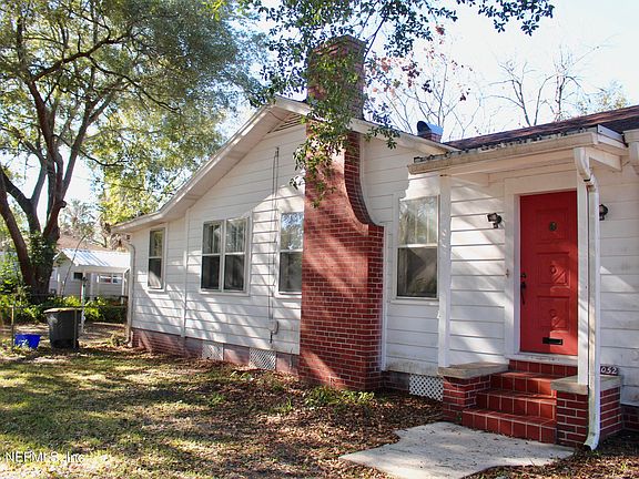 3rd image of 1052 LARK Street