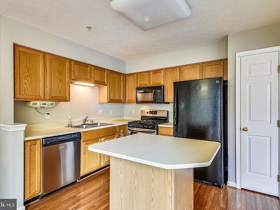 4th image of 8759 Thornbrook Dr
