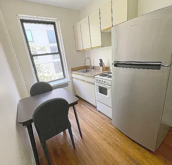465 W 57th St #3B — Photo 3