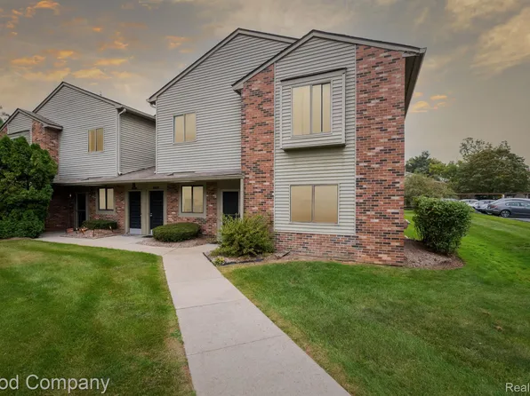 22041 Indian Creek Dr, Farmington, MI 48335