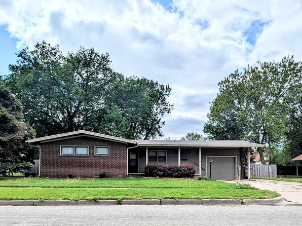 511 N Park Ave, Valley Center, KS 67147
