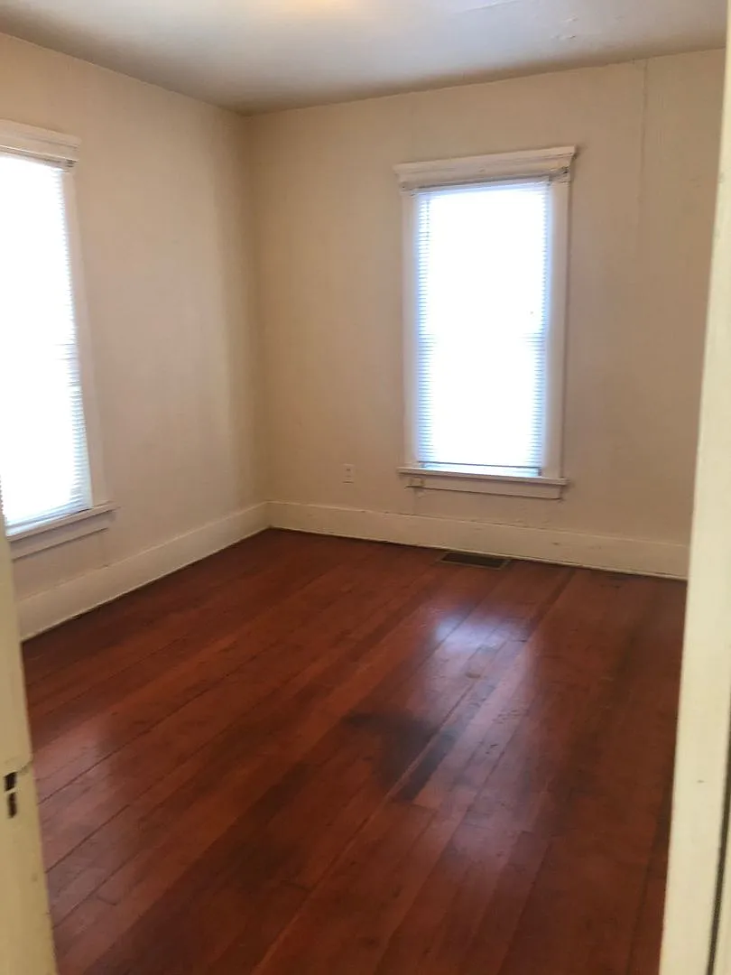 1031 — Photo 2