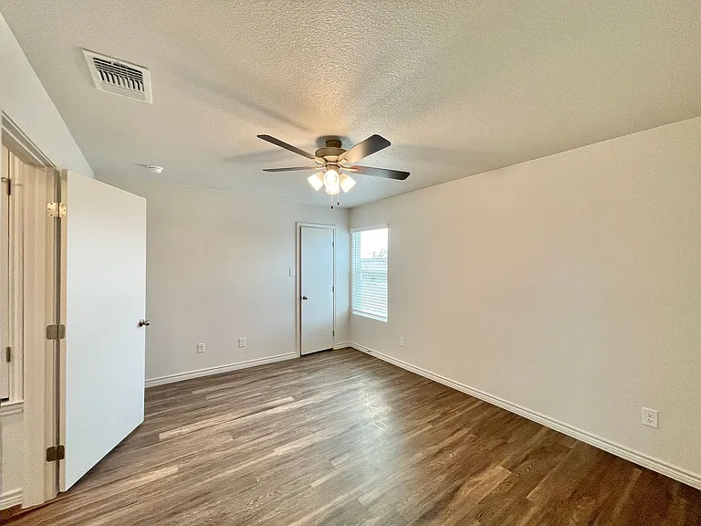1708 Castroville Trl — Photo 49