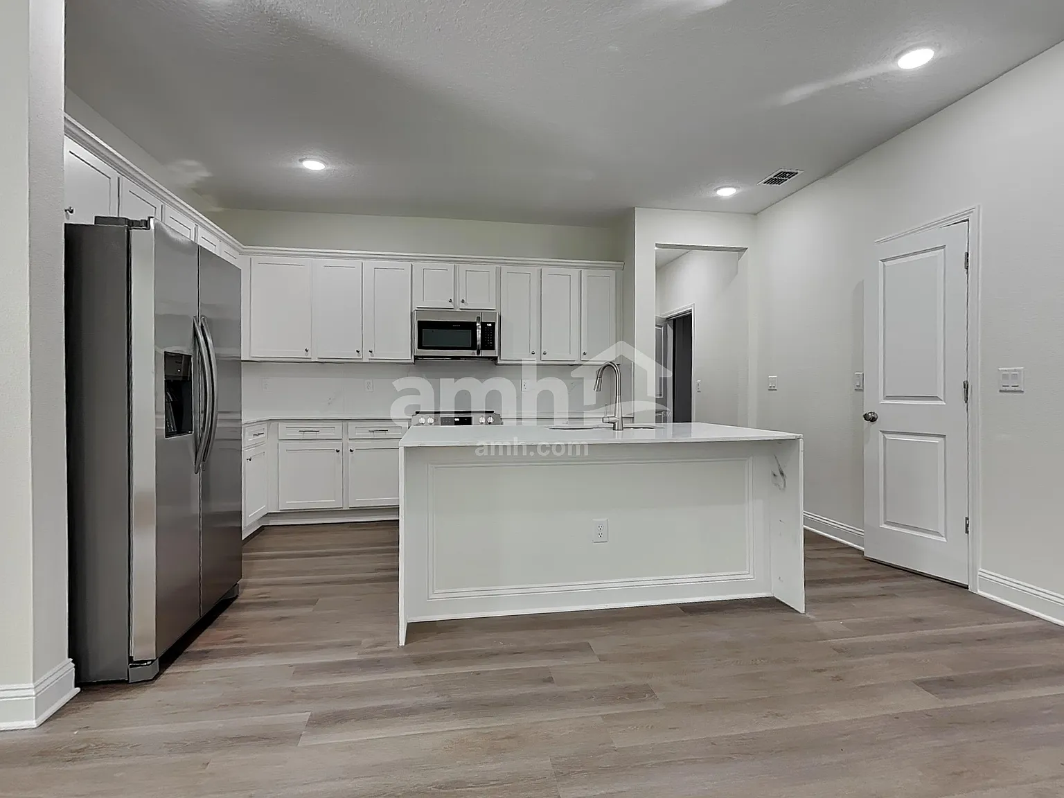 4 bed, 2.5 bath, 2078 sqft, $2,330 — Photo 3