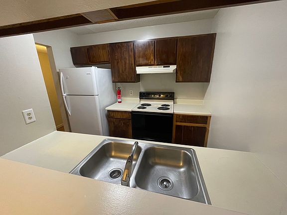 4th image of 118 N Meyers Dr #A