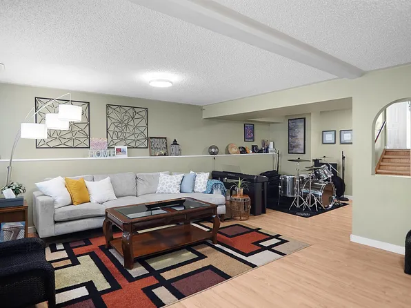 18322 71a Ave NW, Edmonton, AB T5T 3Z2