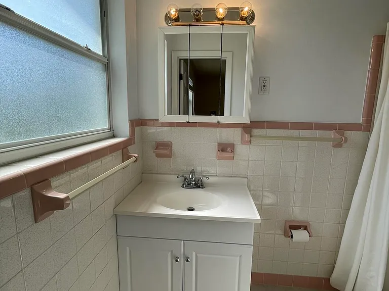 135 Kent Dr — Photo 13