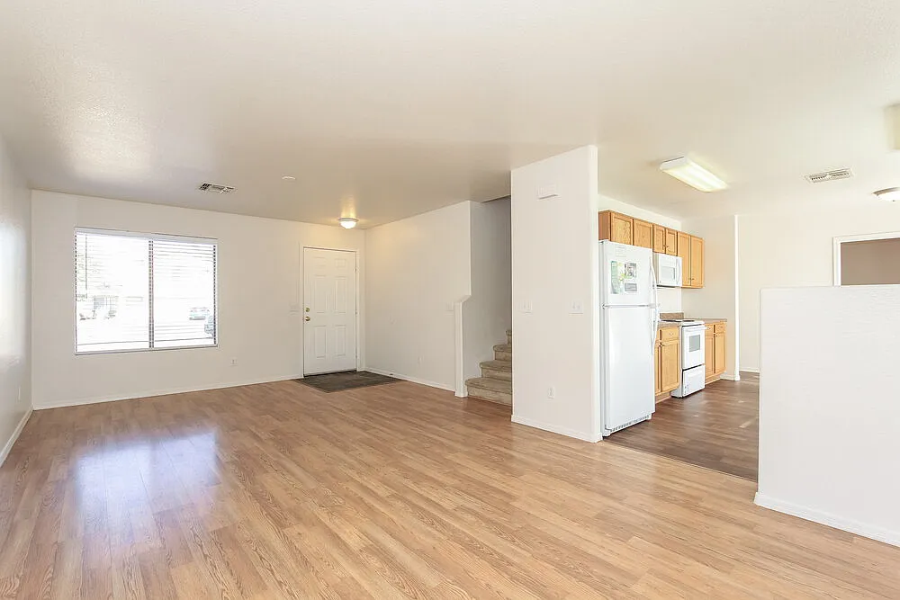 4 bed, 2.5 bath, 1862 sqft, $2,230 — Photo 3