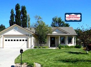 2704 Saint James Cir, Manhattan, KS 66502