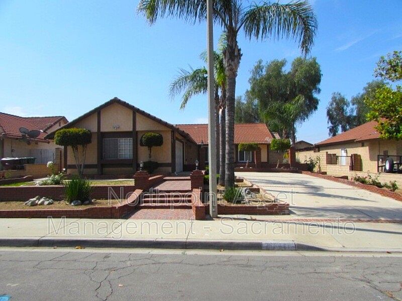 1st image of 25541 Cedarbrook Ave