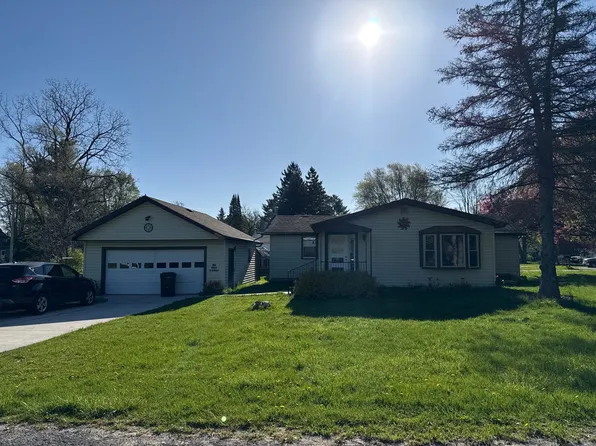 228 W Forest St, Edmore, MI 48829