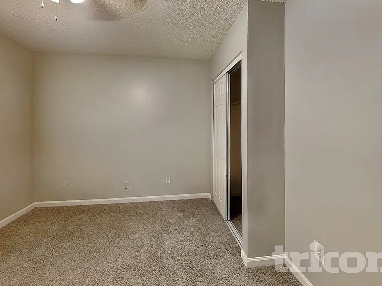 1019 S Newark St — Photo 8
