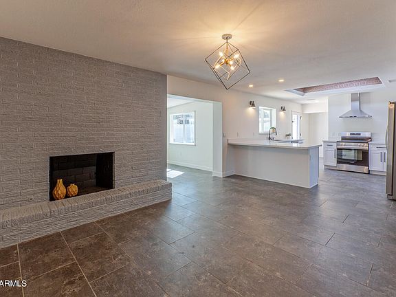 5th image of 613 S ESSEX Lane