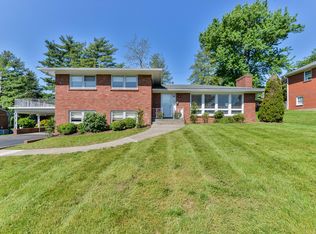912 Cannons Ln, Louisville, KY 40207