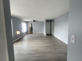 811 W Greenwood Ave #2B, Waukegan, IL 60085