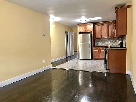 3rd image of 3014 Gunther Ave #2