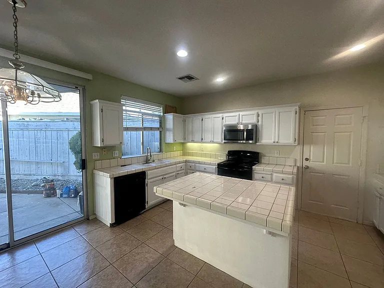 1787 Hearthstone Ln — Photo 4