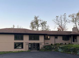 4851 Commerce Rd, Orchard Lake, MI 48324