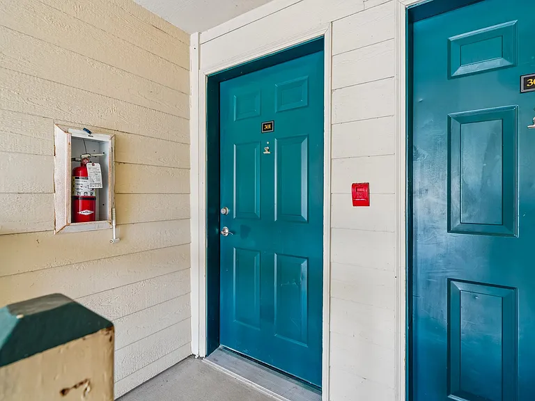 Sunset Highlands Apartments — Photo 43