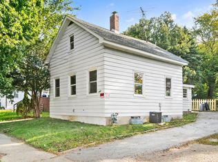 612 S Broadway Ave, Aurora, IL 60505