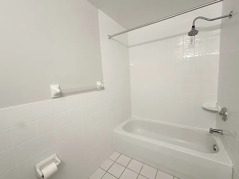 2645 Bloor St W #302 — Photo 13