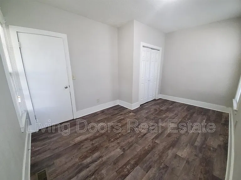 1940 S 16th St #1 — Photo 17