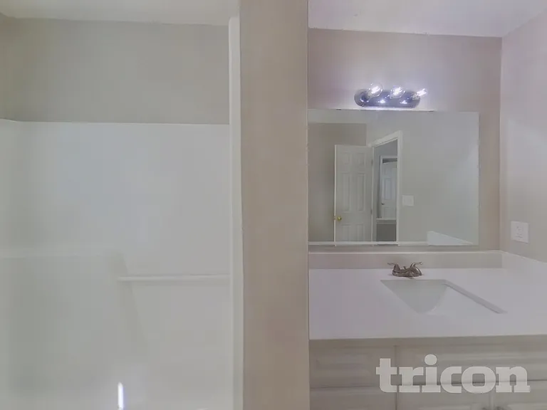 7400 Palmetto Ct — Photo 12