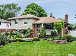 14 Newcastle Ave, Plainview, NY 11803