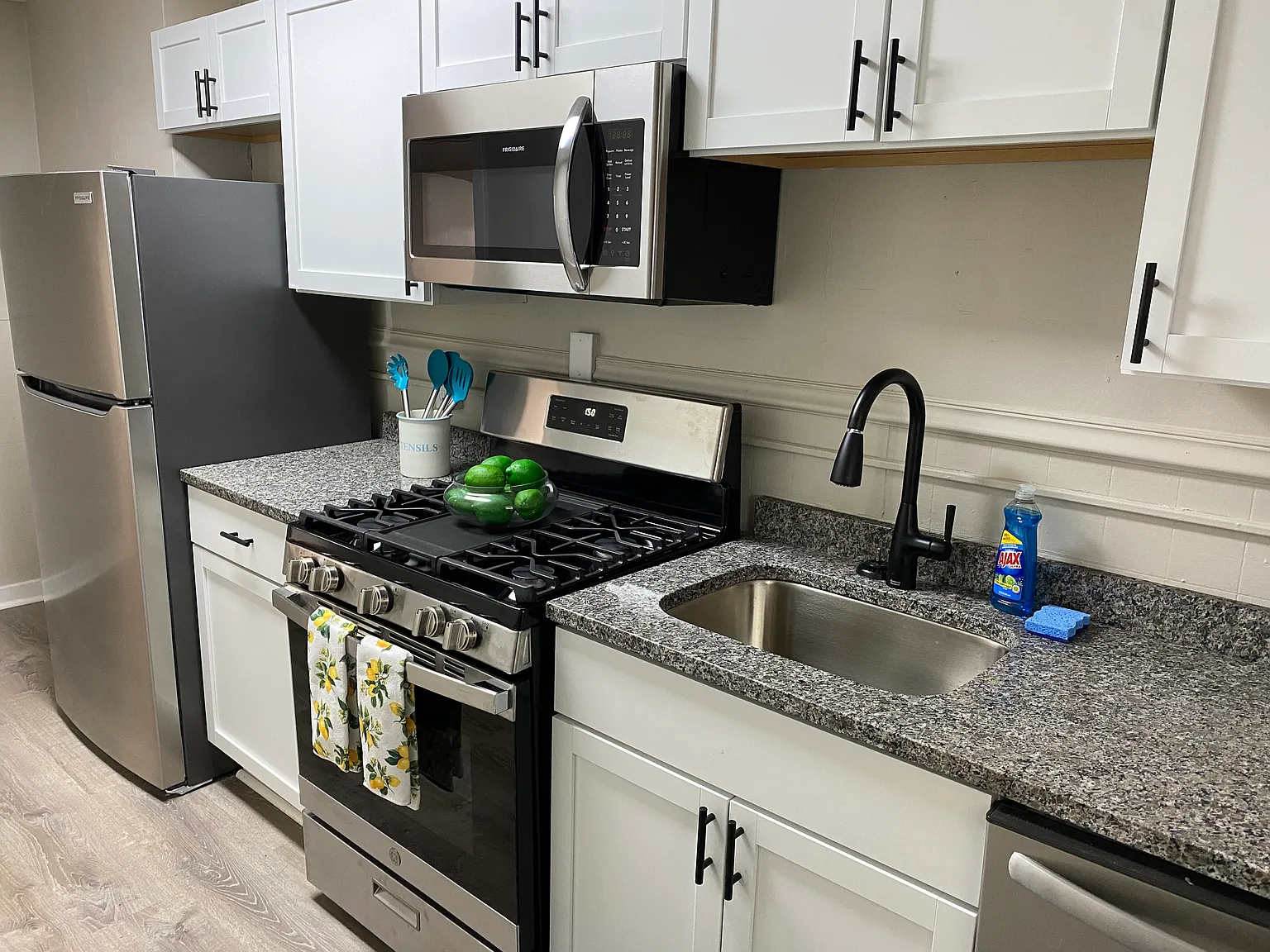 2 bed, 1000 sqft, $1,550 — Photo 2