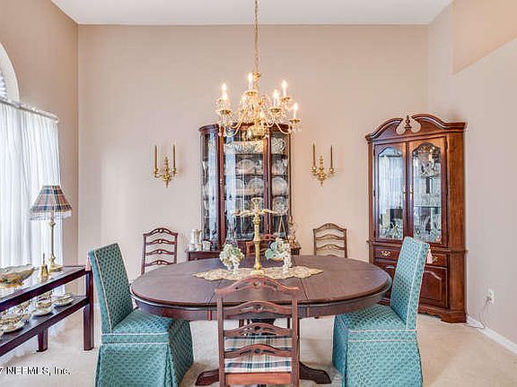 4th image of 2101 Hovington Cir W