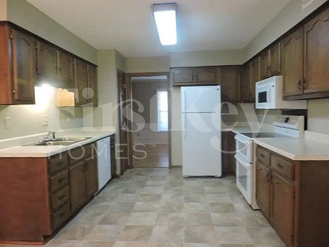 2056 Kingsrow Pkwy — Photo 6