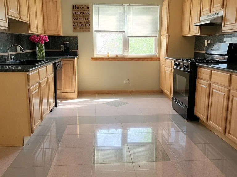 2836 N Damen Ave #2 — Photo 3