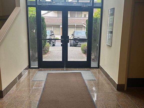 5th image of 375 118th Ave SE #102A