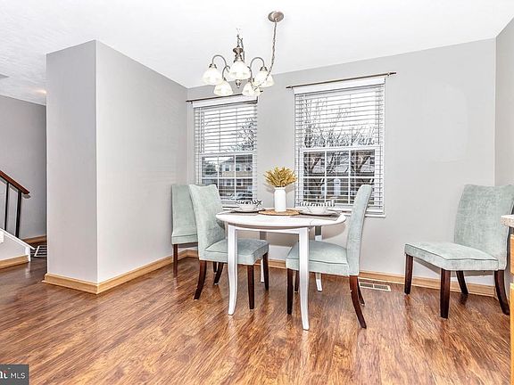 KITCHEN EATING AREA  VIEW 2