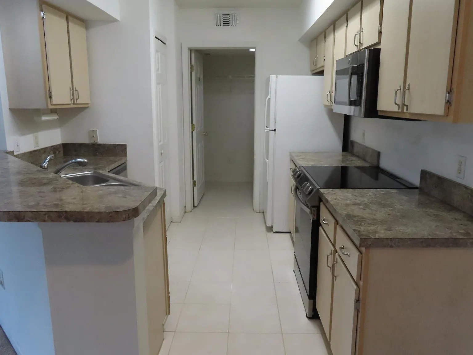 2 bed, 1138 sqft, $1,650 — Photo 4