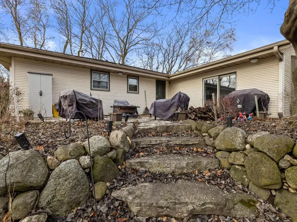 603 Fox Knoll DRIVE, Waterford, WI 53185