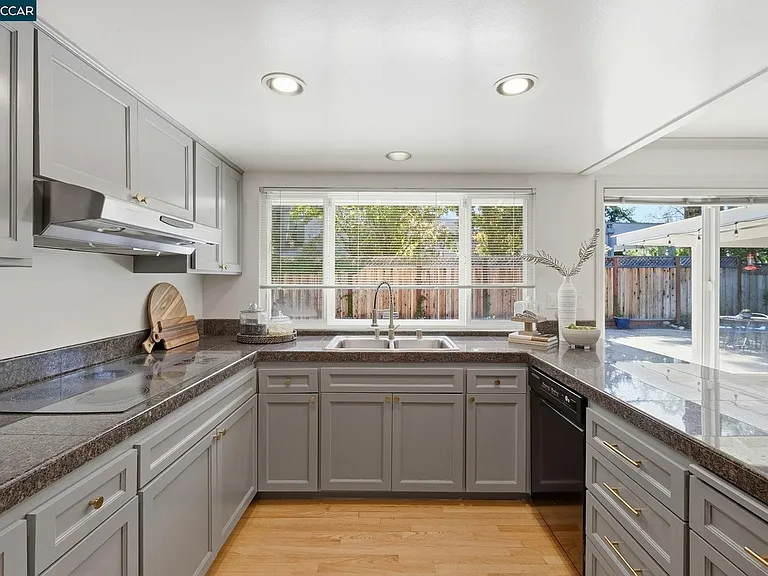101 Hartford Rd — Photo 3