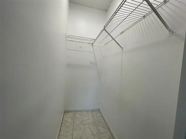 6040 Shakerwood Cir #205 — Photo 24