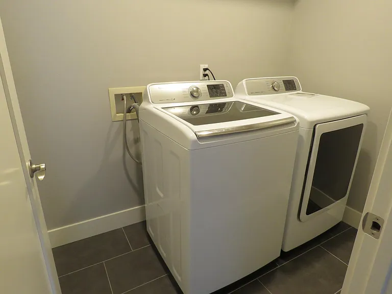 5753 Case Ave #4 — Photo 7