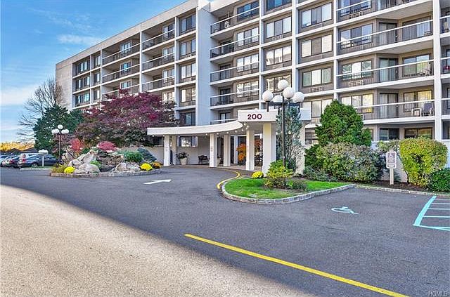 1st image of 200 High Point Dr APT 406