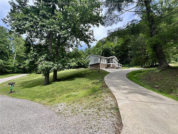 3rd image of 886 Lynn Brooke Pl