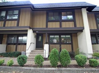 1375 Hampton Rd, Saint Charles, MO 63303