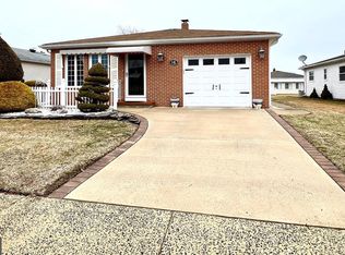16 Tivoli St, Toms River, NJ