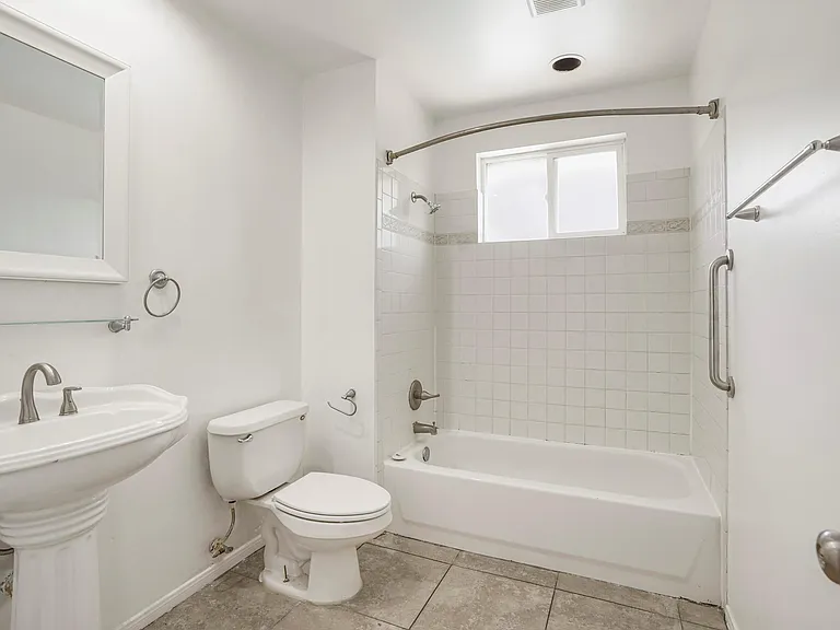 17810 Crestline Rd — Photo 23