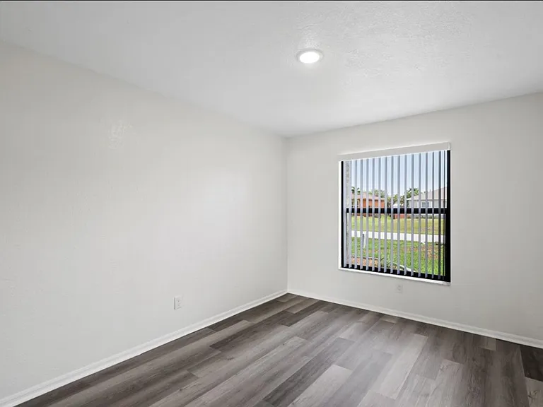 2024 SW Monterrey Ln — Photo 13