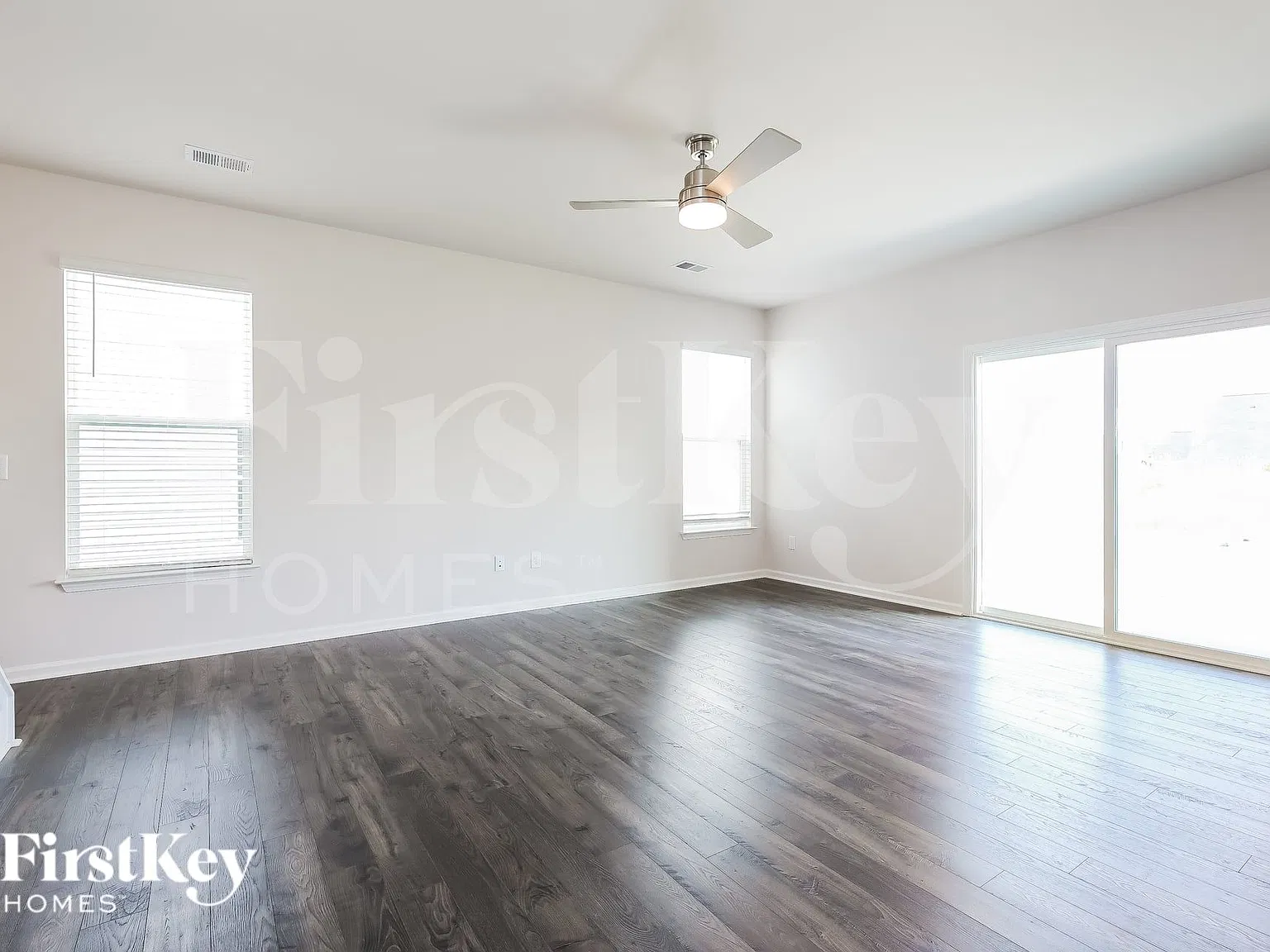 3 bed, 2.5 bath, 1854 sqft, $2,170 — Photo 3