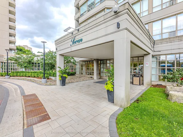 7 Townsgate Dr #1005, Vaughan, ON L4J 7Z9