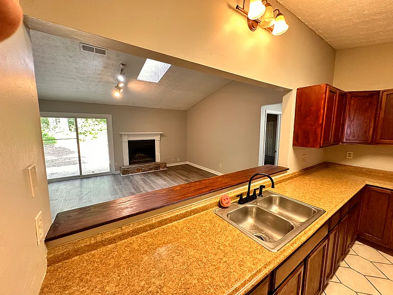 747 Greenhedge Dr — Photo 5