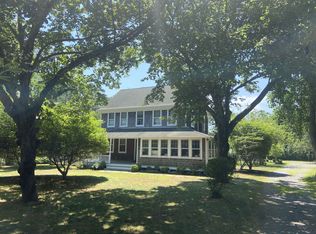 102 W Tiana Rd, Hampton Bays, NY 11946