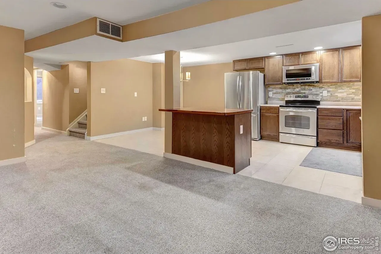 3 bed, $1,900 — Photo 1